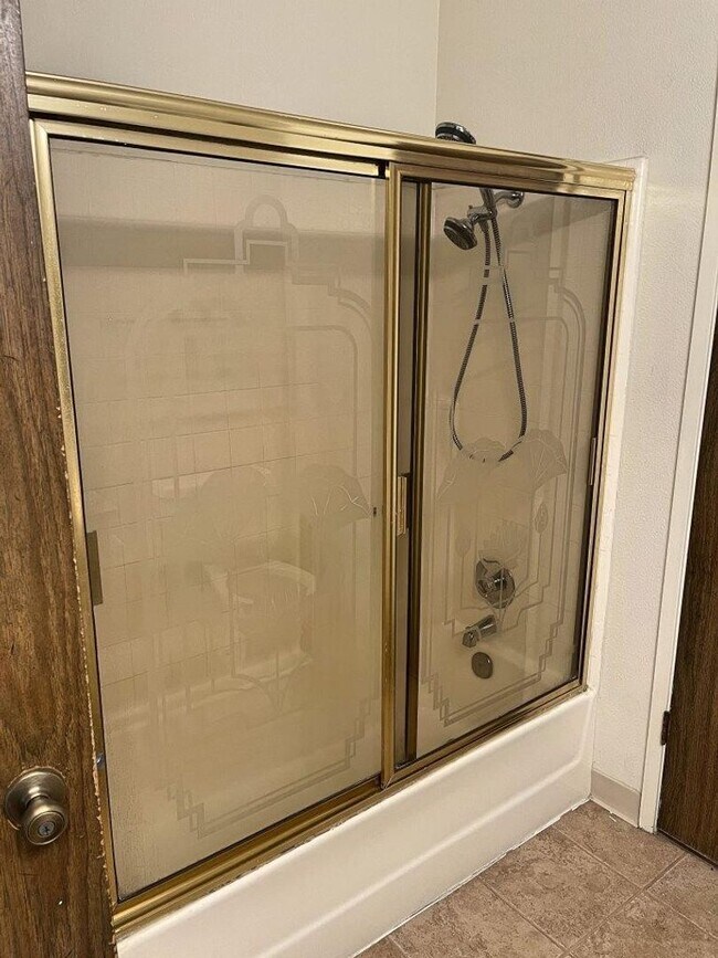 Building Photo - 3 Bedroom 2 Bath w/ Spa Room Suisun *Star ...