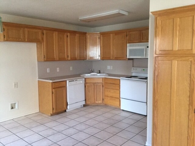 Building Photo - Coming Soon!!! One bedroom/attached garage...