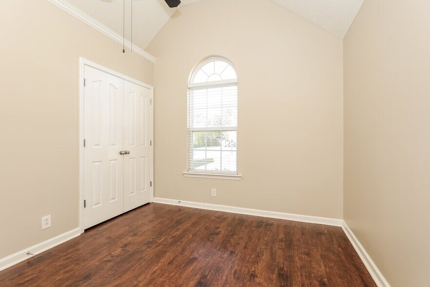 Building Photo - 3428 Hardwood Dr