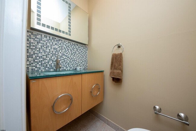Building Photo - 3201 Bayland Dr