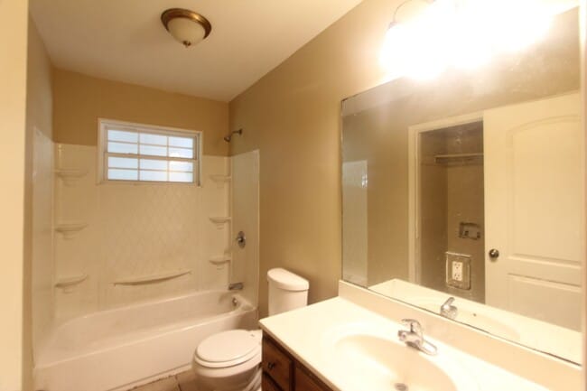 Building Photo - Great Home - New on The Market!!  Convenie...