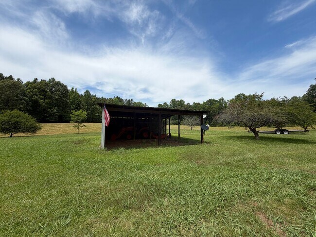Building Photo - 5126 Hickory Grove Rd