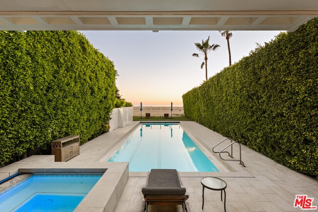 Building Photo - 501 Palisades Beach Rd