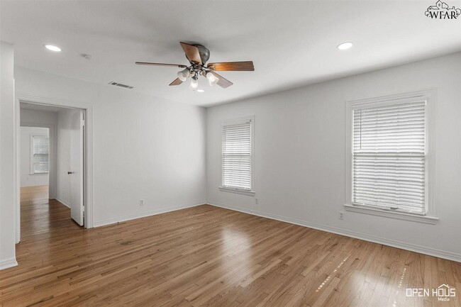 Building Photo - 2409 Martin St