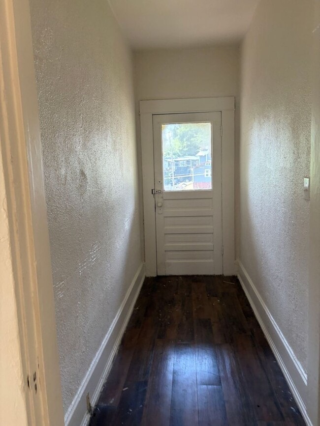 Building Photo - 1227 8th Ave W