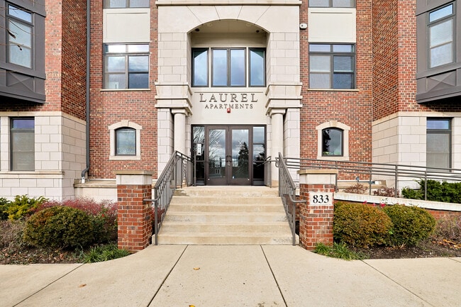 Building Photo - 833 Laurel Ave