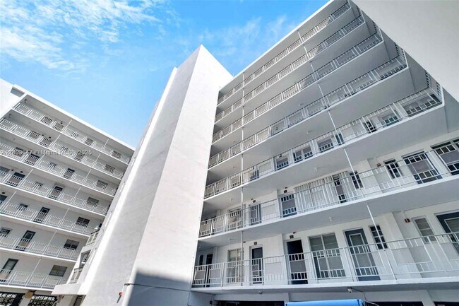 Building Photo - 1340 Lincoln Rd