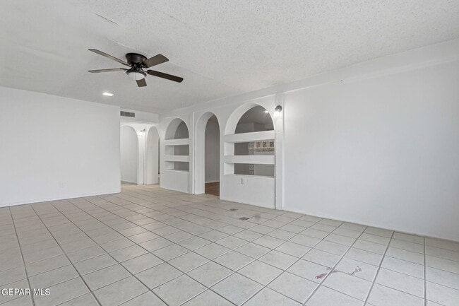 Building Photo - 2515 Arizona Ave