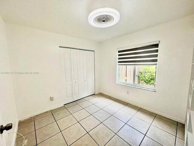 Building Photo - 9941 NW 32nd St