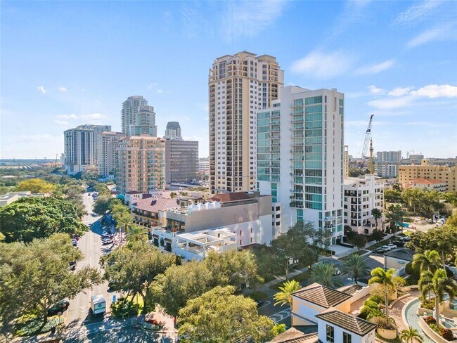 Building Photo - 176 4th Ave NE