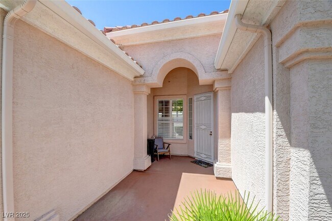 Building Photo - 8528 Crest Hill