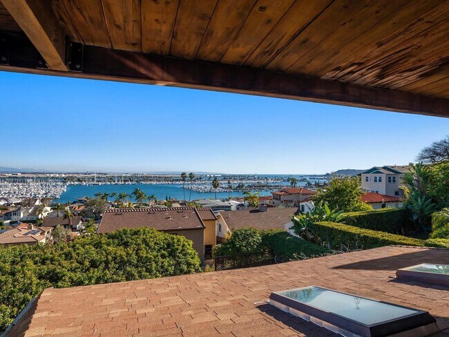 Building Photo - 945 Harbor View Dr