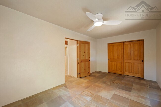 Building Photo - 659 Bishops Lodge Rd
