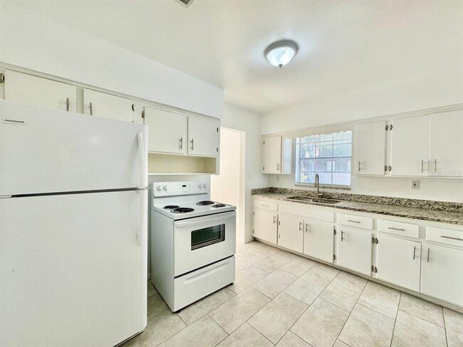 Building Photo - 1302 E New Orleans Ave