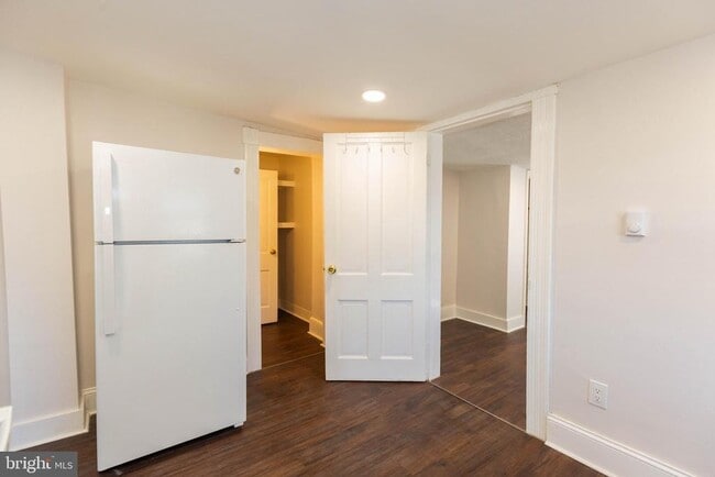 Building Photo - 324 E Washington St