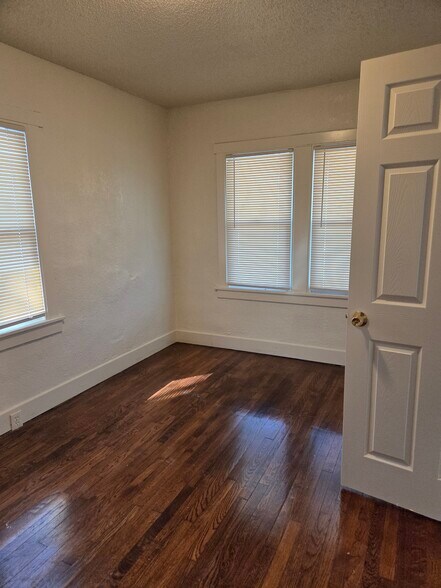 Building Photo - 3429 Mersington Ave