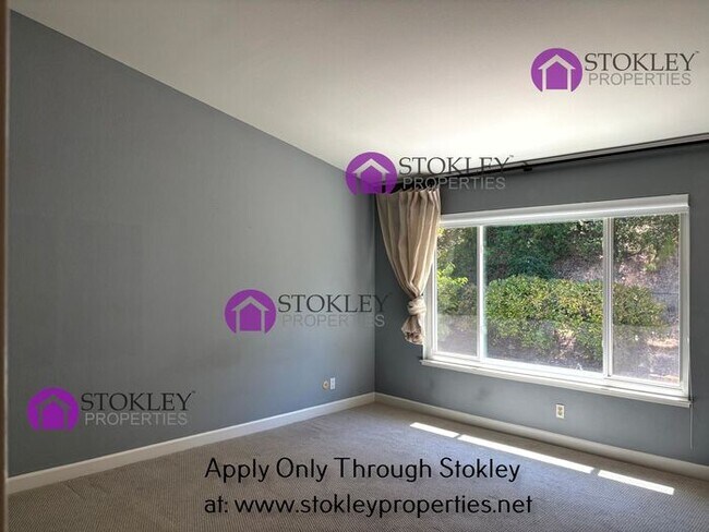 Building Photo - 5633 Mt Hood Ct