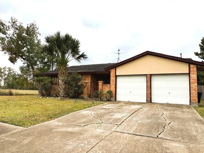 Building Photo - 15934 Blueridge Rd