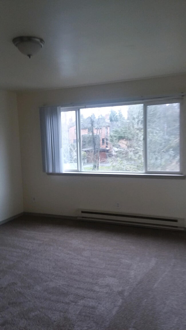 Building Photo - Country Squire Apartments - 2 bedrooms