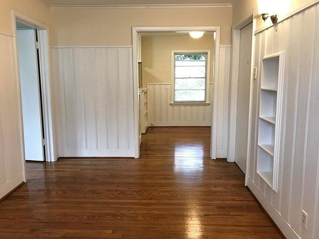 Building Photo - 2504 Kingston St