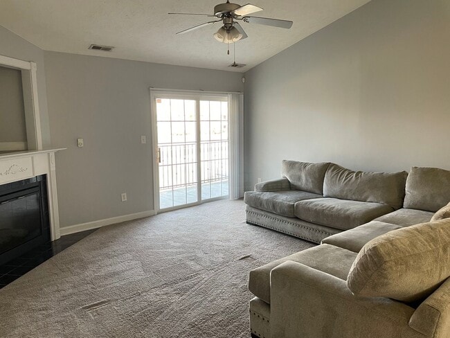 Building Photo - Two Bedroom Condo in Gated Community