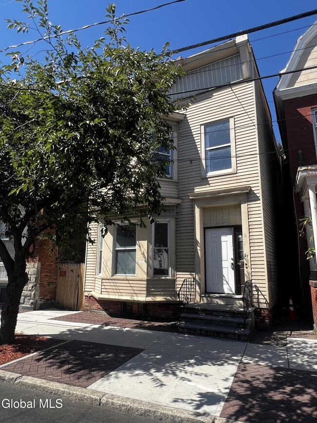 Building Photo - 57 5th Ave