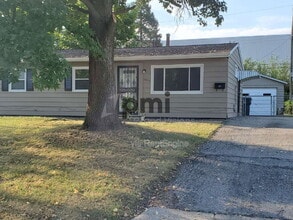 Building Photo - 2913 E Cardinal Dr