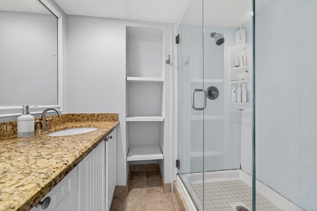 Building Photo - 1525 Augusta Cir