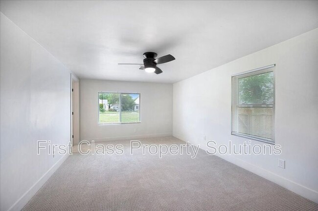 Building Photo - 825 W Colorado Ave
