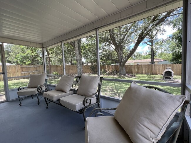 Building Photo - **Affordable Rental home in Silver Springs...