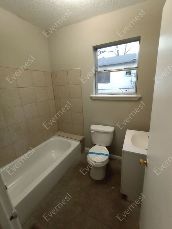 Building Photo - 430 Center St