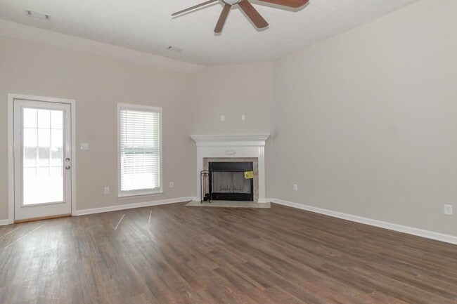 Building Photo - Ranch Near Gate 6