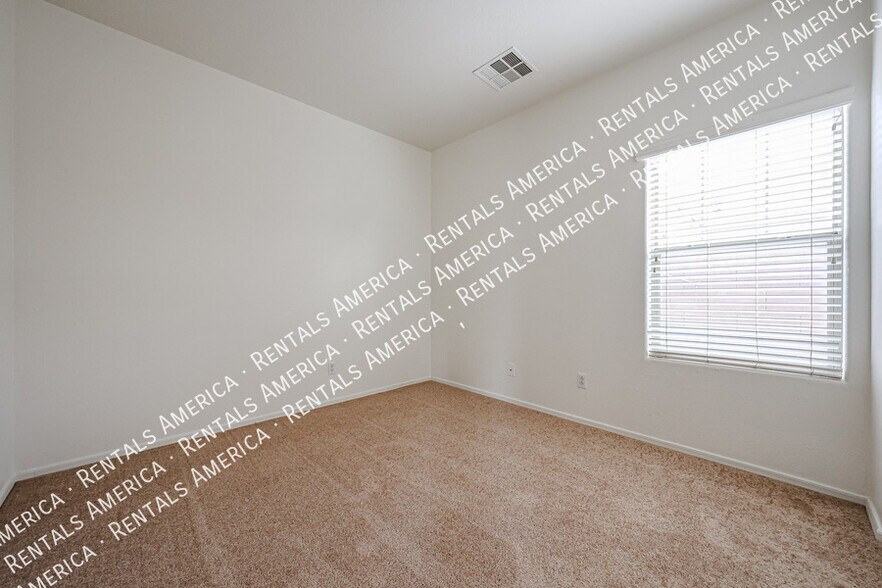 Building Photo - 935 E Blue Spruce Ln