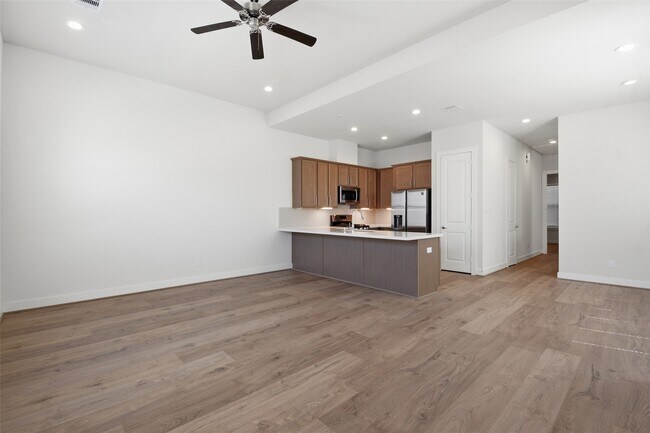 Building Photo - 1106 Yellow Pl