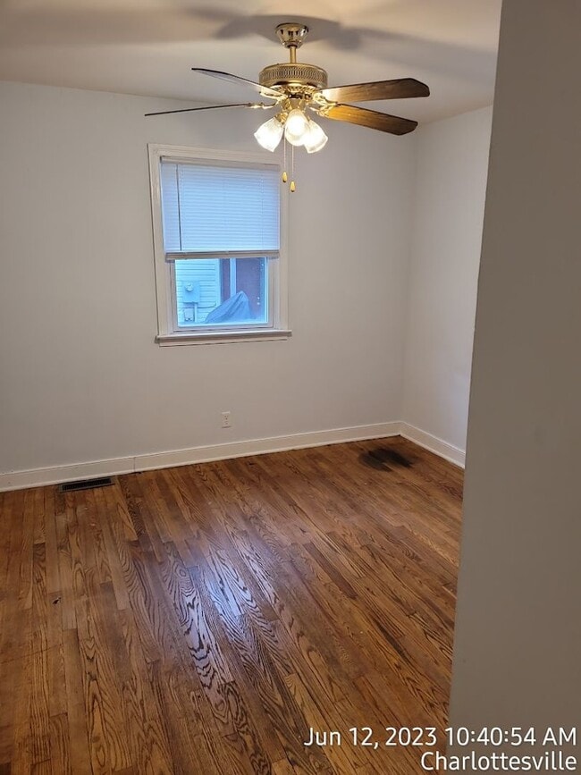Building Photo - 2026-2027 School Year Available  / 6 BR, 3...