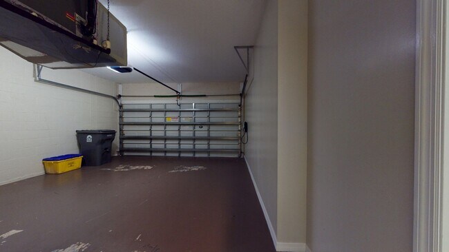 Building Photo - 4BD/3BA Single Family Home with Pool & Office/Den  ** Lawn Care & Pool Care Included **