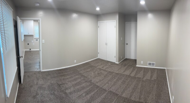 Building Photo - 390 Center St