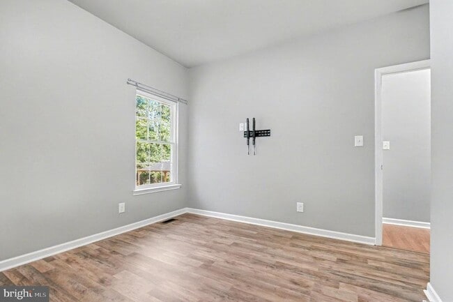 Building Photo - 8052 Buckthorne Run