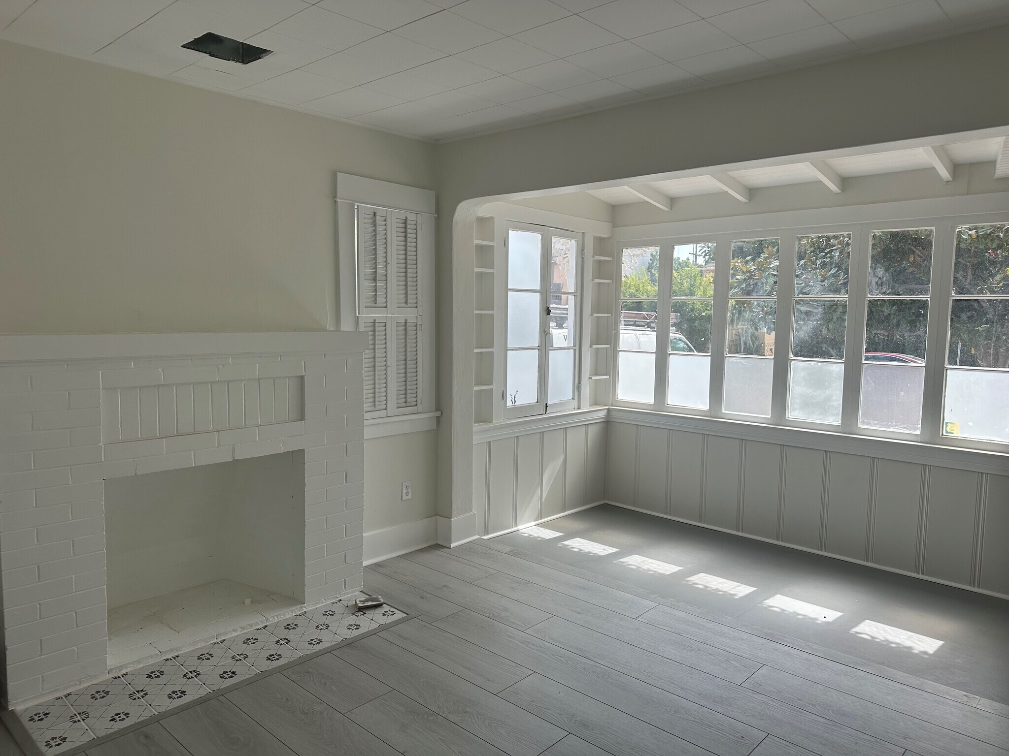 Building Photo - 205 W Palmer Ave