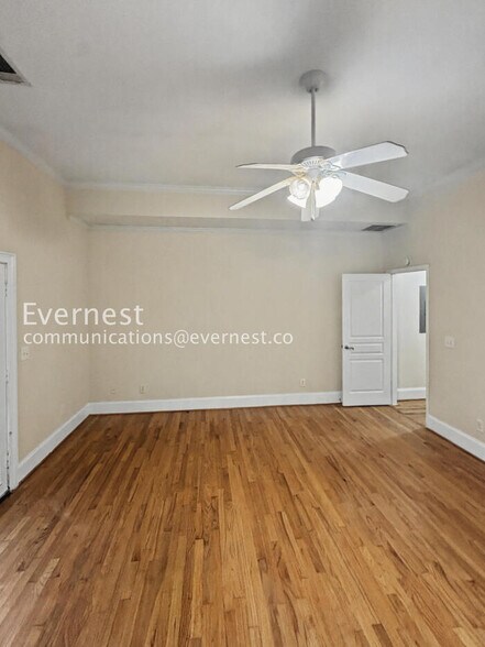 Building Photo - 915 Paoli Ave SE