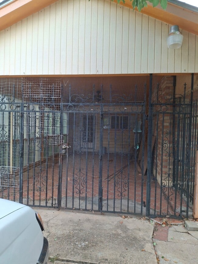Building Photo - 7525 Edna St