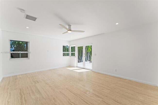 Building Photo - 1250 NE 87th St