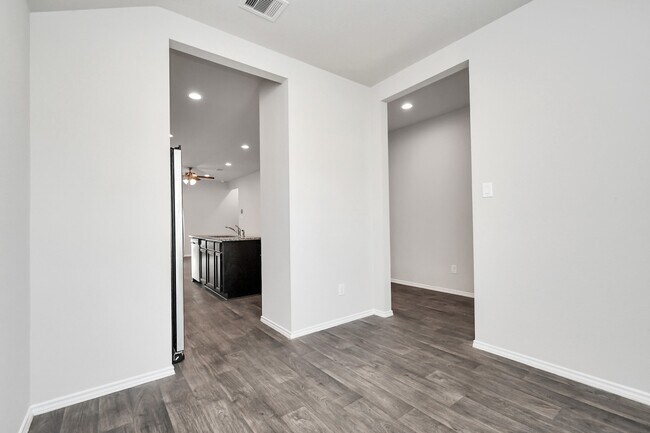 Building Photo - 9847 Laurel Lake Dr