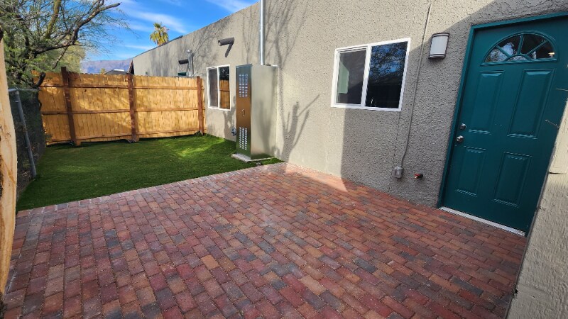 Building Photo - 3438 E Monte Vista Dr