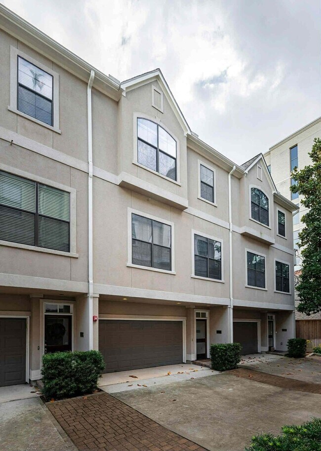 Building Photo - 2210 Mid Ln