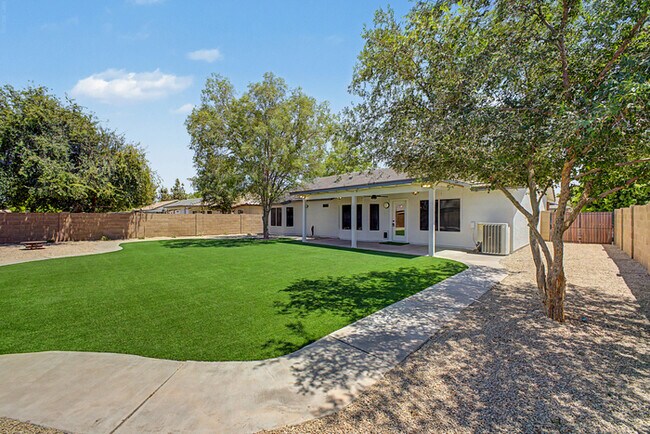 Building Photo - 2866 E Toledo Ct