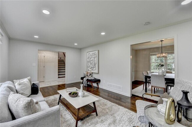 Building Photo - 1450 Cedarhurst Dr