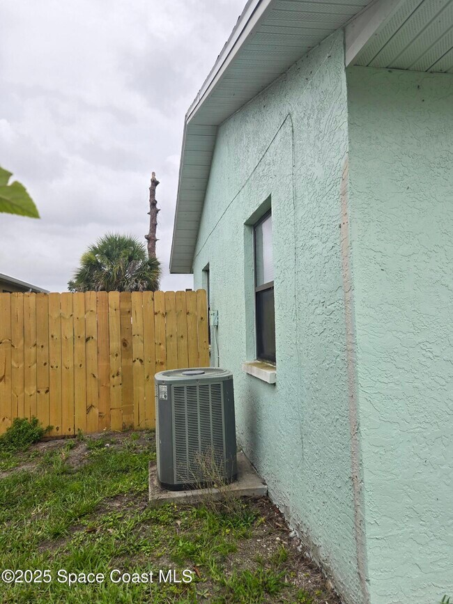 Building Photo - 1219 Meissen Ave NW