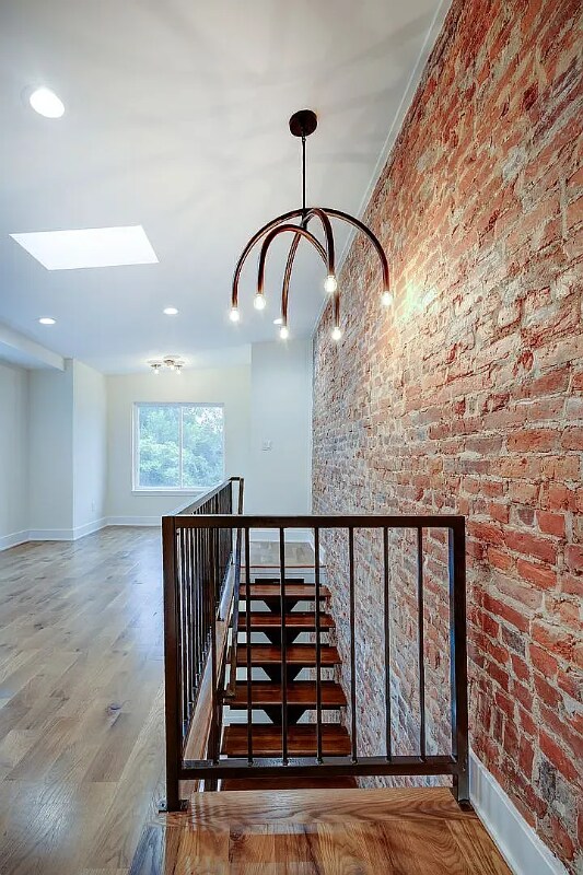 Building Photo - 2836 W Diamond St