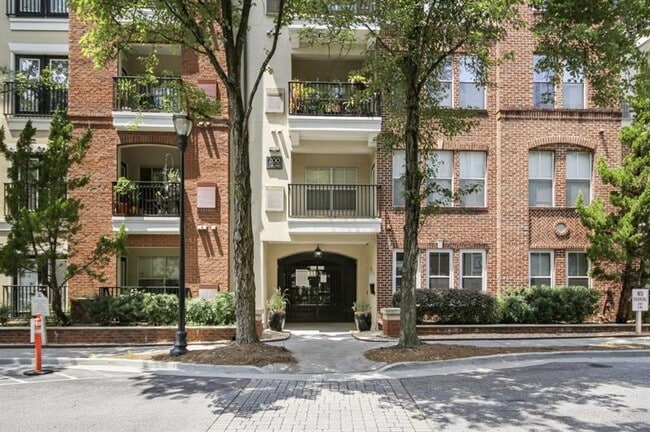 Building Photo - 1850 Cotillion Dr